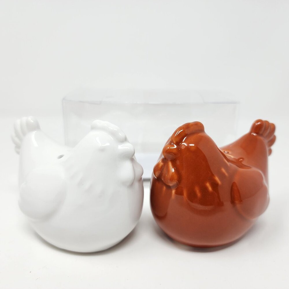 New True Living White & Red Chickens Salt & Pepper Shakers Farmhouse Kitchen